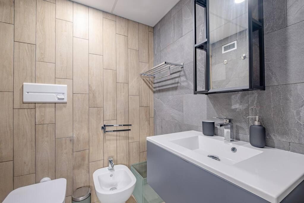 Modern Apartment At San Giovanni Rome Buitenkant foto